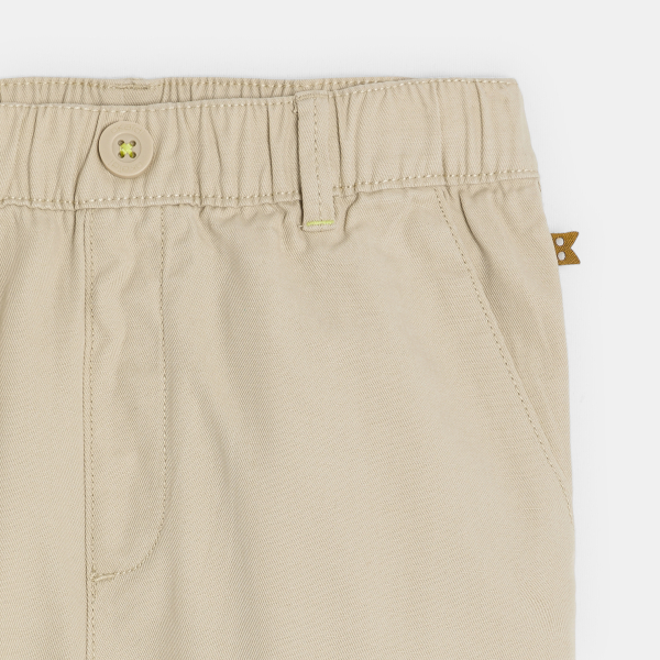 شورت برمودا من قماش سادة باللون البيج للأولاد